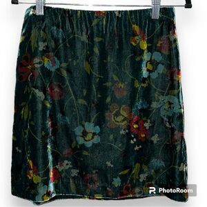 Ann Taylor LOFT size 4 floral print velvet mini skirt zips in back lined fall